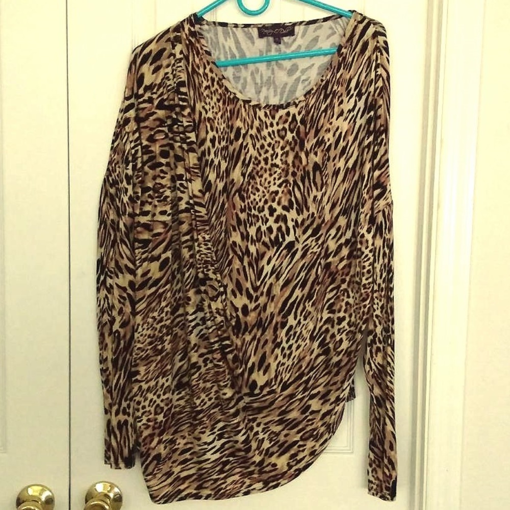 Long Sleeved Animal Print Knit Top